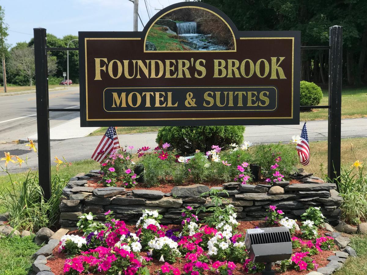 Founder'S Brook Motel And Suites Portsmouth Exterior photo